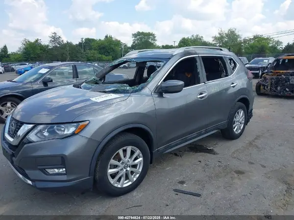 5N1AT2MV6JC740810 2018 NISSAN ROGUE - Image 2