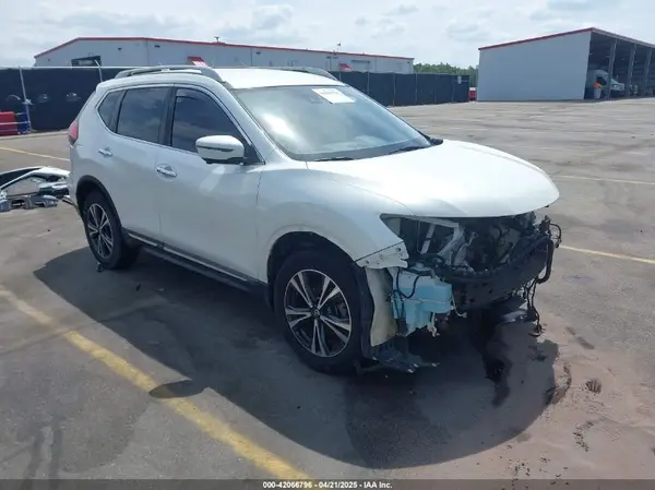 5N1AT2MV6JC773967 2018 NISSAN ROGUE - Image 1