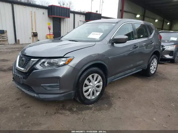 5N1AT2MV6JC785679 2018 NISSAN ROGUE - Image 2