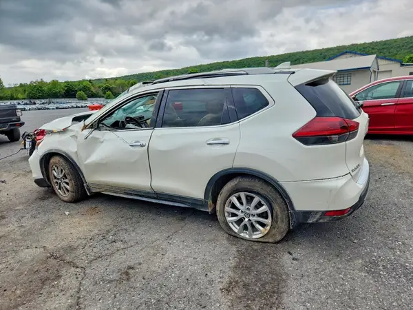 5N1AT2MV6JC788792 2018 NISSAN ROGUE - Image 2