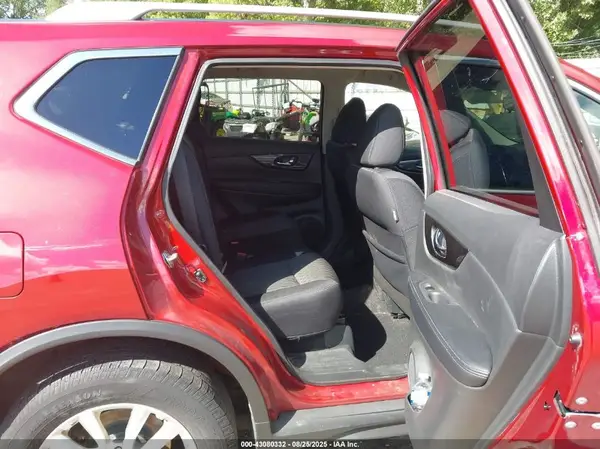 5N1AT2MV6JC805171 2018 NISSAN ROGUE - Image 8
