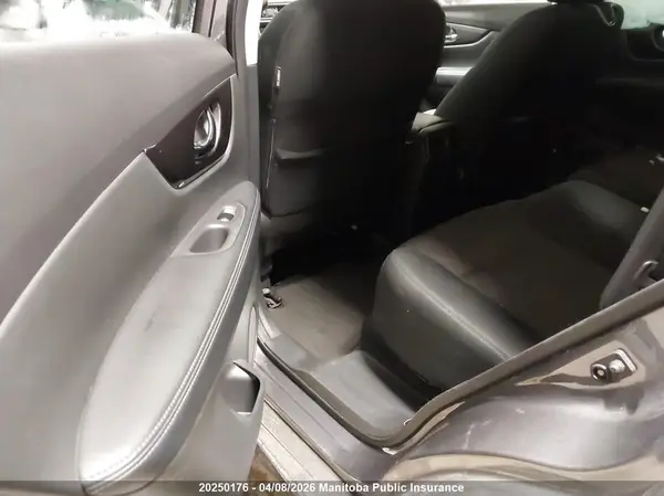 5N1AT2MV6JC811875 2018 NISSAN ROGUE - Image 8