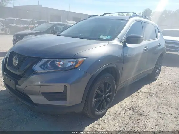 5N1AT2MV6JC813397 2018 NISSAN ROGUE - Image 2