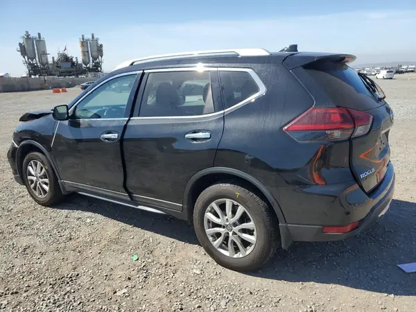 5N1AT2MV6JC813870 2018 NISSAN ROGUE - Image 2