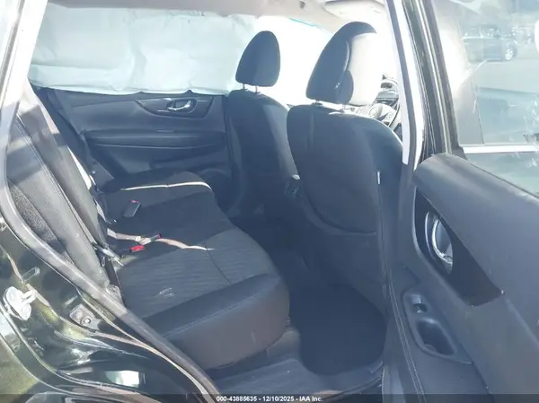 5N1AT2MV6JC821175 2018 NISSAN ROGUE - Image 8