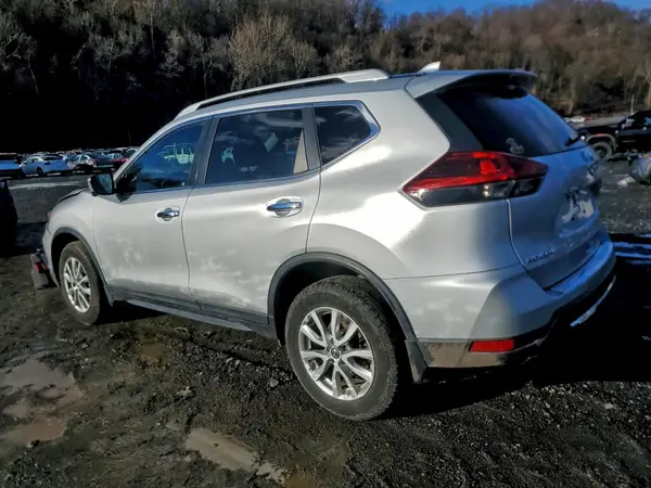5N1AT2MV6JC832810 2018 NISSAN ROGUE - Image 2