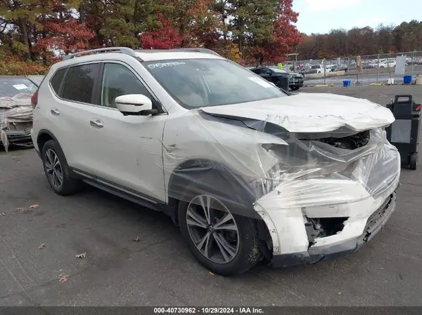 5N1AT2MV6JC838123 2018 NISSAN ROGUE - Image 1