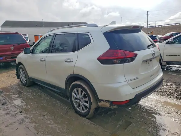 5N1AT2MV6JC840390 2018 NISSAN ROGUE - Image 2
