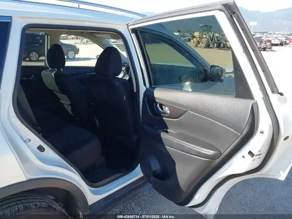 5N1AT2MV6JC842351 2018 NISSAN ROGUE - Image 8