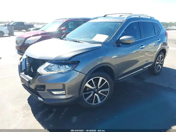 5N1AT2MV6KC800327 2019 NISSAN ROGUE - Image 2