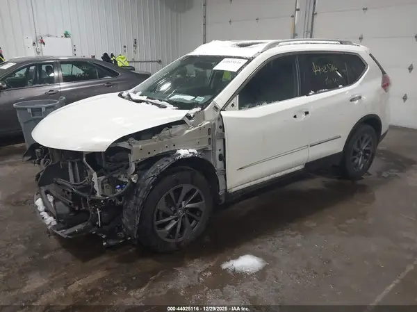 5N1AT2MV7GC880633 2016 NISSAN ROGUE - Image 2