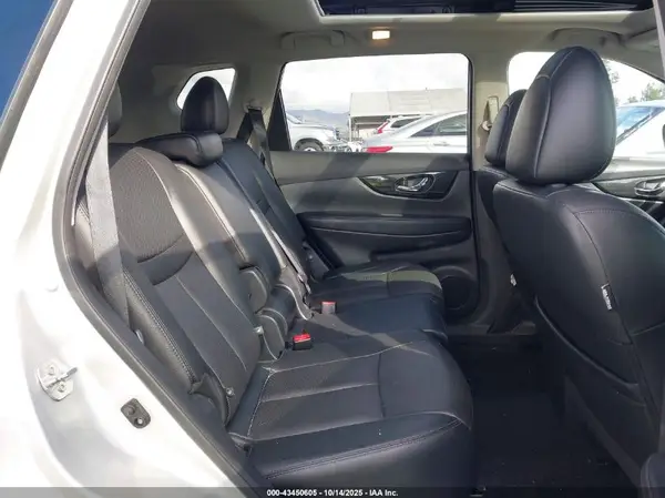 5N1AT2MV7HC753110 2017 NISSAN ROGUE - Image 8