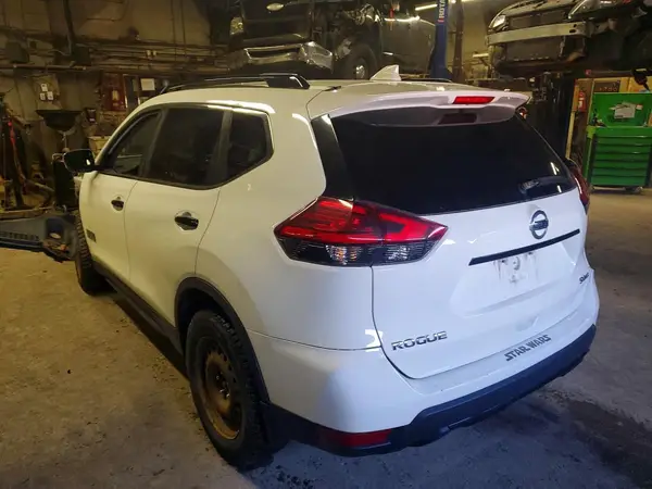 5N1AT2MV7HC754418 2017 NISSAN ROGUE - Image 2
