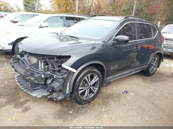 5N1AT2MV7HC758145 2017 NISSAN ROGUE - Image 2