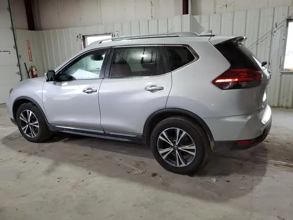 5N1AT2MV7HC758694 2017 NISSAN ROGUE - Image 2