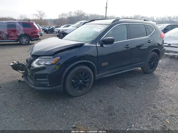 5N1AT2MV7HC759263 2017 NISSAN ROGUE - Image 2