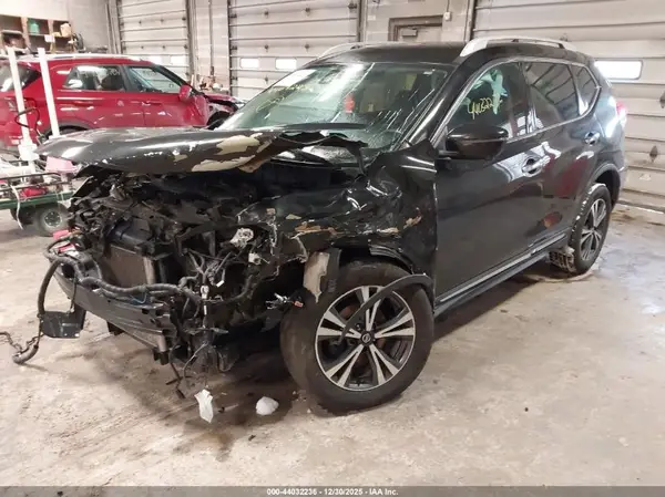 5N1AT2MV7HC770814 2017 NISSAN ROGUE - Image 2