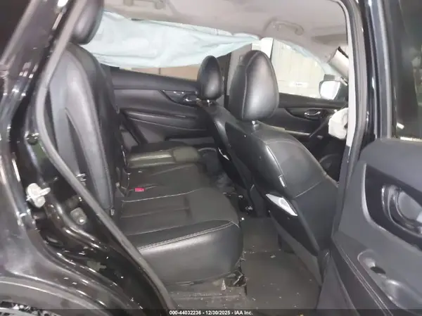 5N1AT2MV7HC770814 2017 NISSAN ROGUE - Image 8