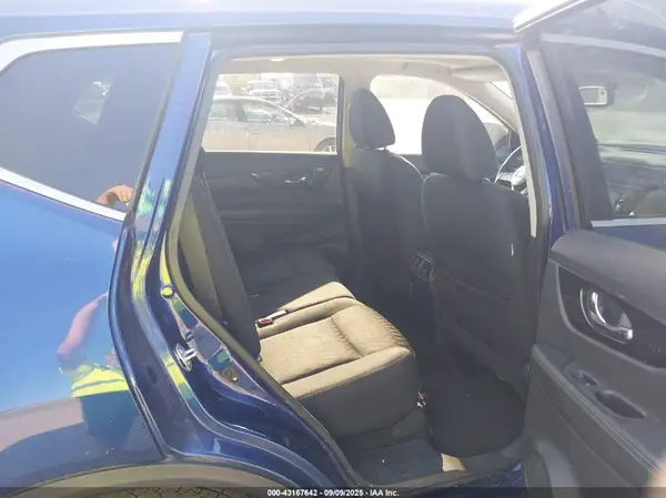 5N1AT2MV7HC777097 2017 NISSAN ROGUE - Image 8