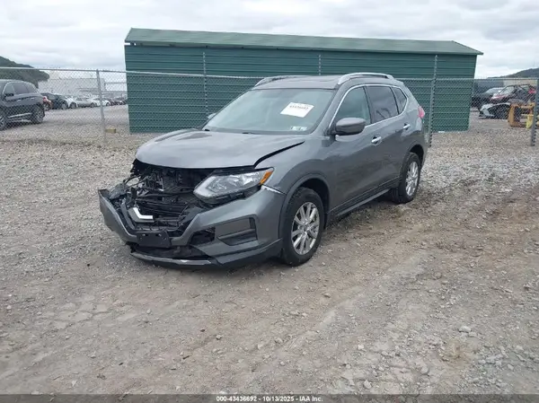 5N1AT2MV7HC781604 2017 NISSAN ROGUE - Image 2