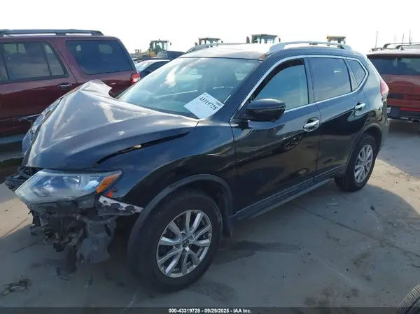 5N1AT2MV7HC786026 2017 NISSAN ROGUE - Image 2