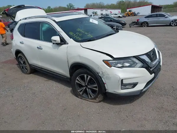 5N1AT2MV7HC794711 2017 NISSAN ROGUE - Image 1