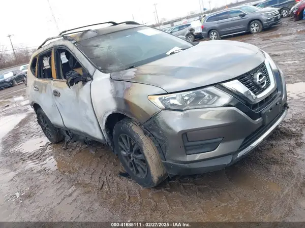 5N1AT2MV7HC801057 2017 NISSAN ROGUE - Image 1