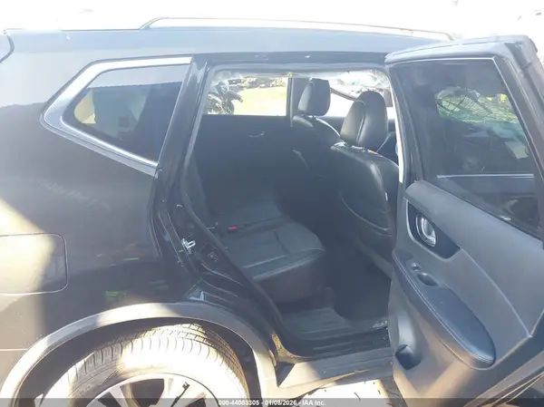 5N1AT2MV7HC807098 2017 NISSAN ROGUE - Image 8