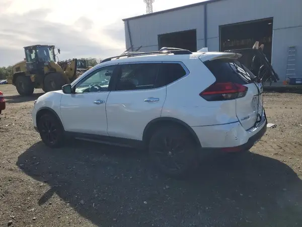 5N1AT2MV7HC808123 2017 NISSAN ROGUE - Image 2