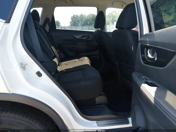 5N1AT2MV7HC811104 2017 NISSAN ROGUE - Image 8