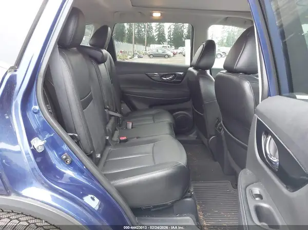5N1AT2MV7HC811684 2017 NISSAN ROGUE - Image 8