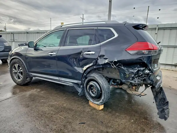 5N1AT2MV7HC818490 2017 NISSAN ROGUE - Image 2
