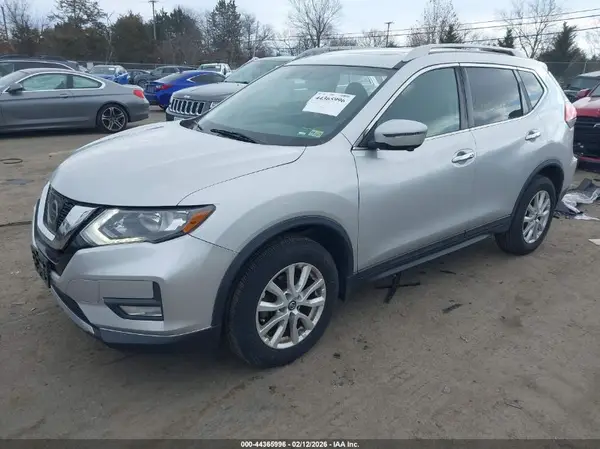5N1AT2MV7HC825472 2017 NISSAN ROGUE - Image 2