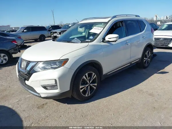 5N1AT2MV7HC841851 2017 NISSAN ROGUE - Image 2