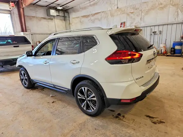 5N1AT2MV7HC846273 2017 NISSAN ROGUE - Image 2