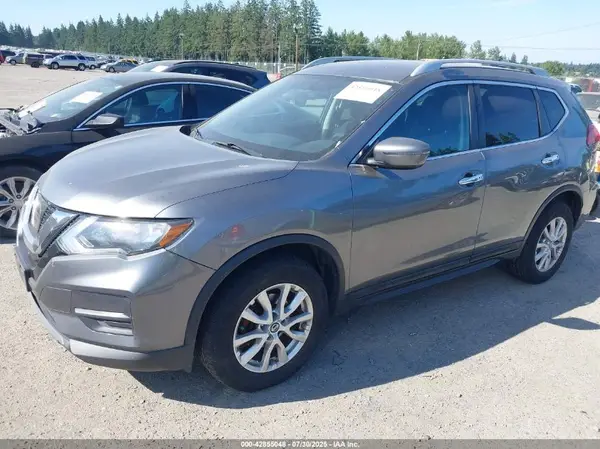 5N1AT2MV7HC852476 2017 NISSAN ROGUE - Image 2
