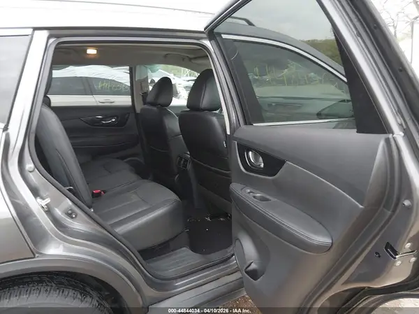 5N1AT2MV7HC863526 2017 NISSAN ROGUE - Image 8