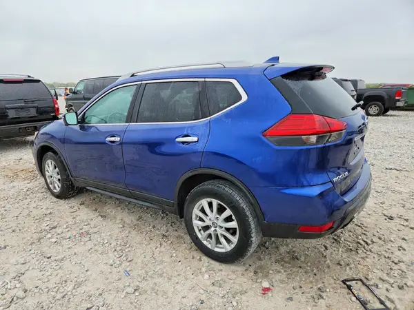 5N1AT2MV7HC865180 2017 NISSAN ROGUE - Image 2
