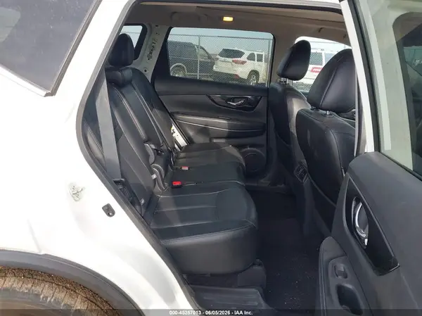 5N1AT2MV7HC869763 2017 NISSAN ROGUE - Image 8