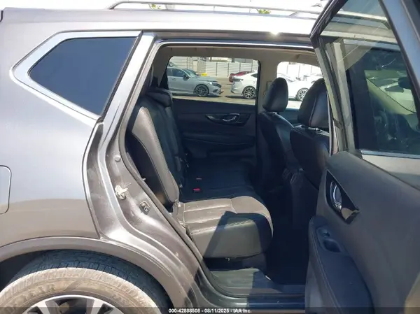 5N1AT2MV7HC889303 2017 NISSAN ROGUE - Image 8
