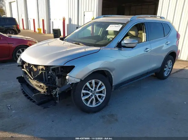 5N1AT2MV7HC893593 2017 NISSAN ROGUE - Image 2