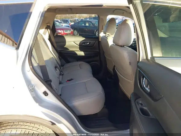 5N1AT2MV7HC893593 2017 NISSAN ROGUE - Image 8
