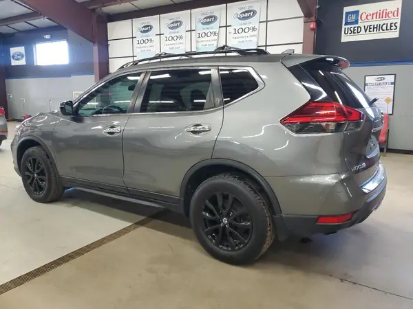 5N1AT2MV7HC893903 2017 NISSAN ROGUE - Image 2