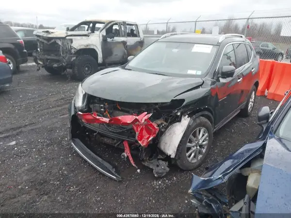 5N1AT2MV7JC700123 2018 NISSAN ROGUE - Image 2