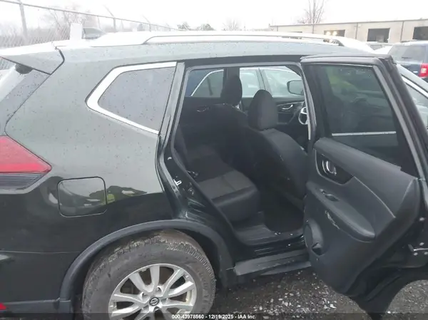 5N1AT2MV7JC700123 2018 NISSAN ROGUE - Image 8