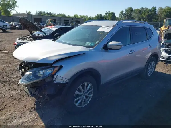 5N1AT2MV7JC700400 2018 NISSAN ROGUE - Image 2