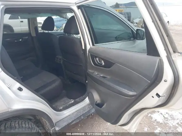 5N1AT2MV7JC707864 2018 NISSAN ROGUE - Image 8