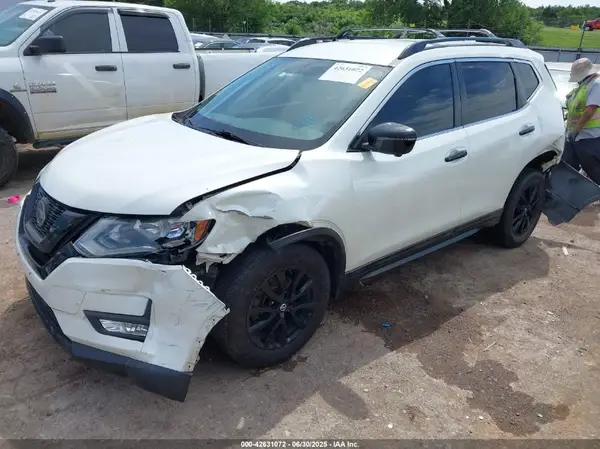 5N1AT2MV7JC721618 2018 NISSAN ROGUE - Image 2