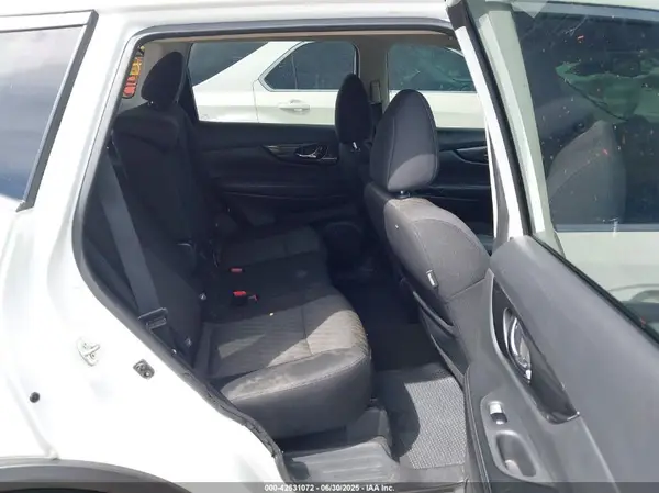 5N1AT2MV7JC721618 2018 NISSAN ROGUE - Image 8