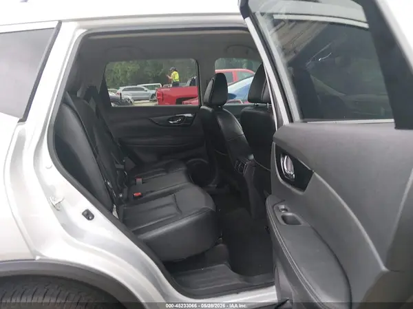 5N1AT2MV7JC731355 2018 NISSAN ROGUE - Image 8